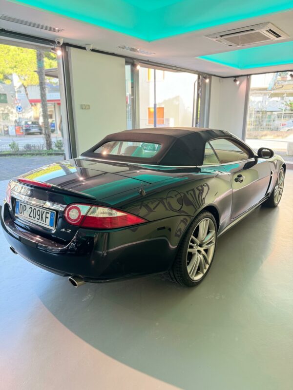 Jaguar XK Cabrio 4.2 V8 auto - immagine 4